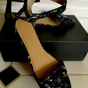 Ann Taylor Floral Flats